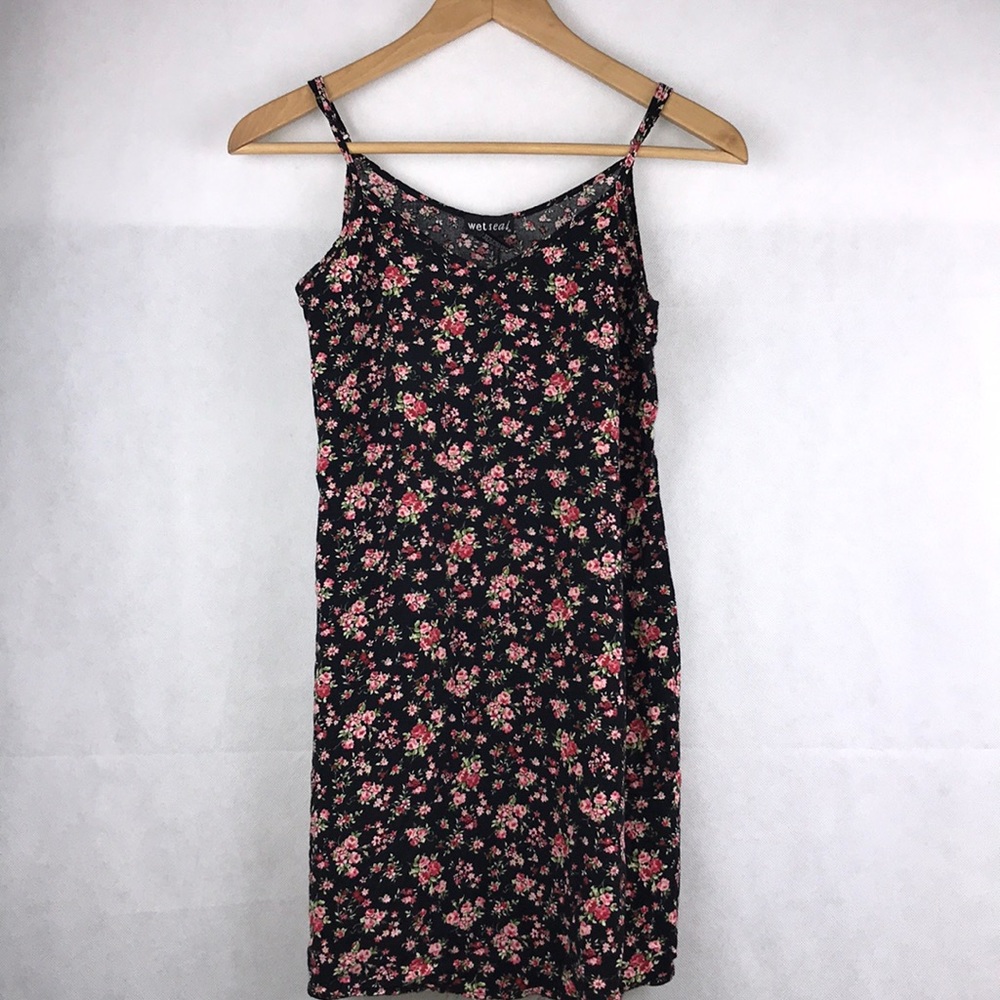 WET SEAL Spaghetti Strap Floral Tank Top M Tropical Beachy Casual Lightweight